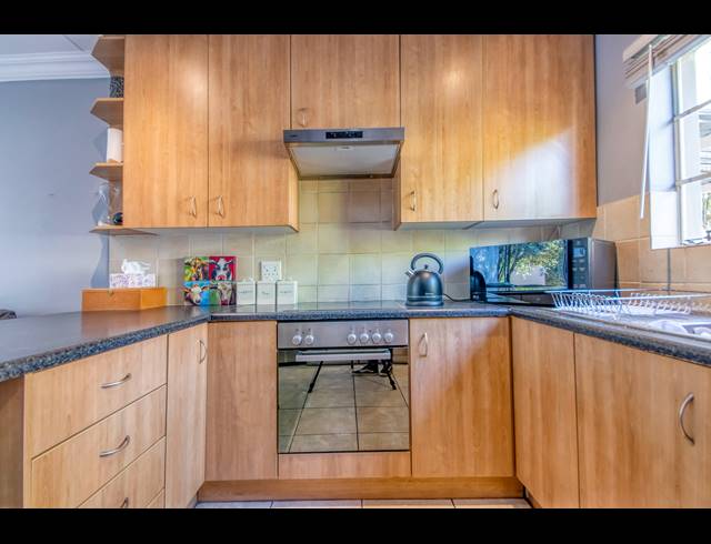 2 BEDROOM TOWNHOUSE FOR SALE IN HONEYDEW MANOR